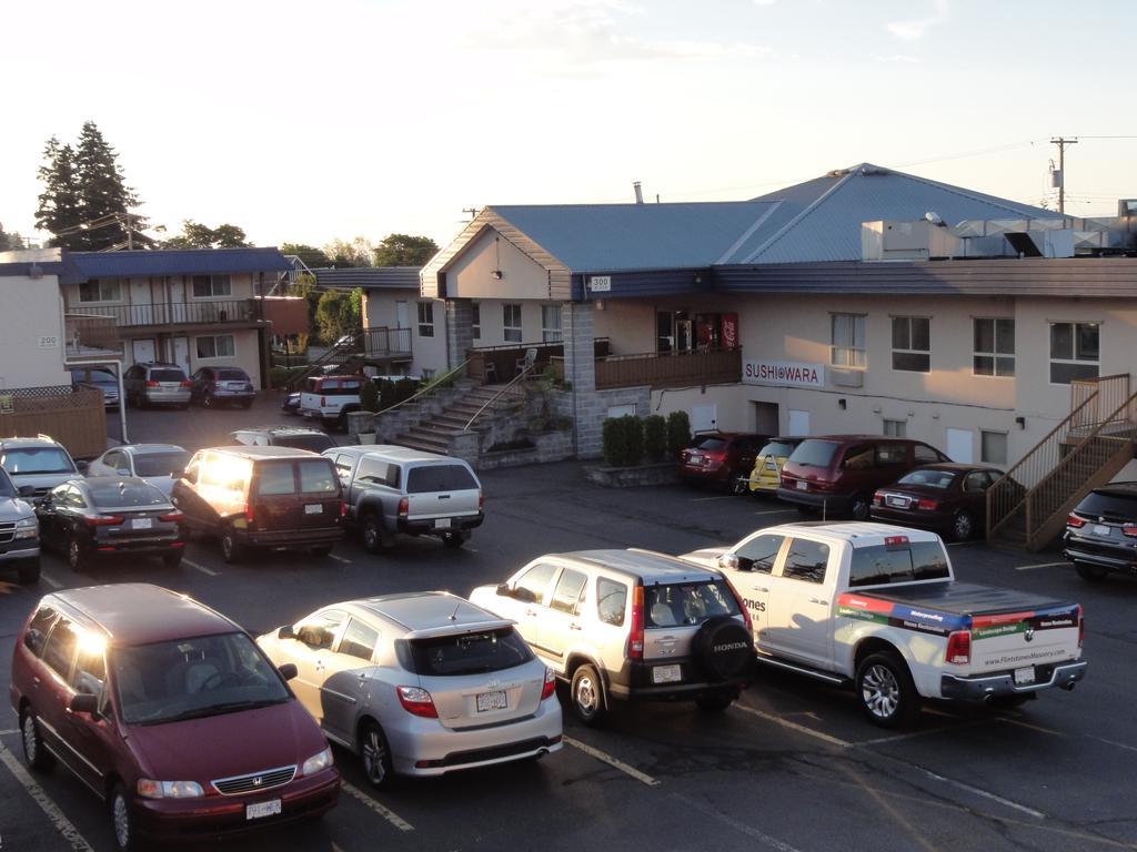 Port Augusta Inn Comox Exterior photo